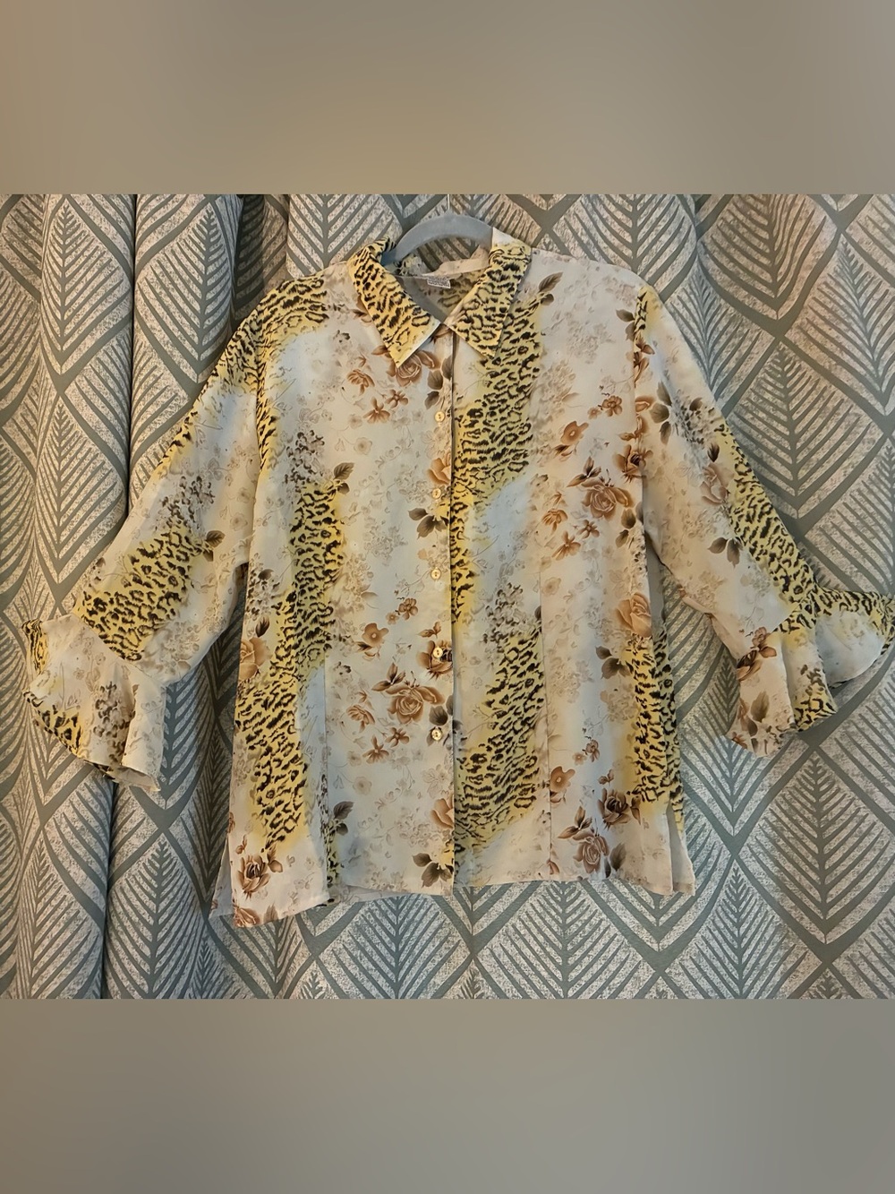 Voir Collection mixed Floral and Leopard Print Button-Up Blouse